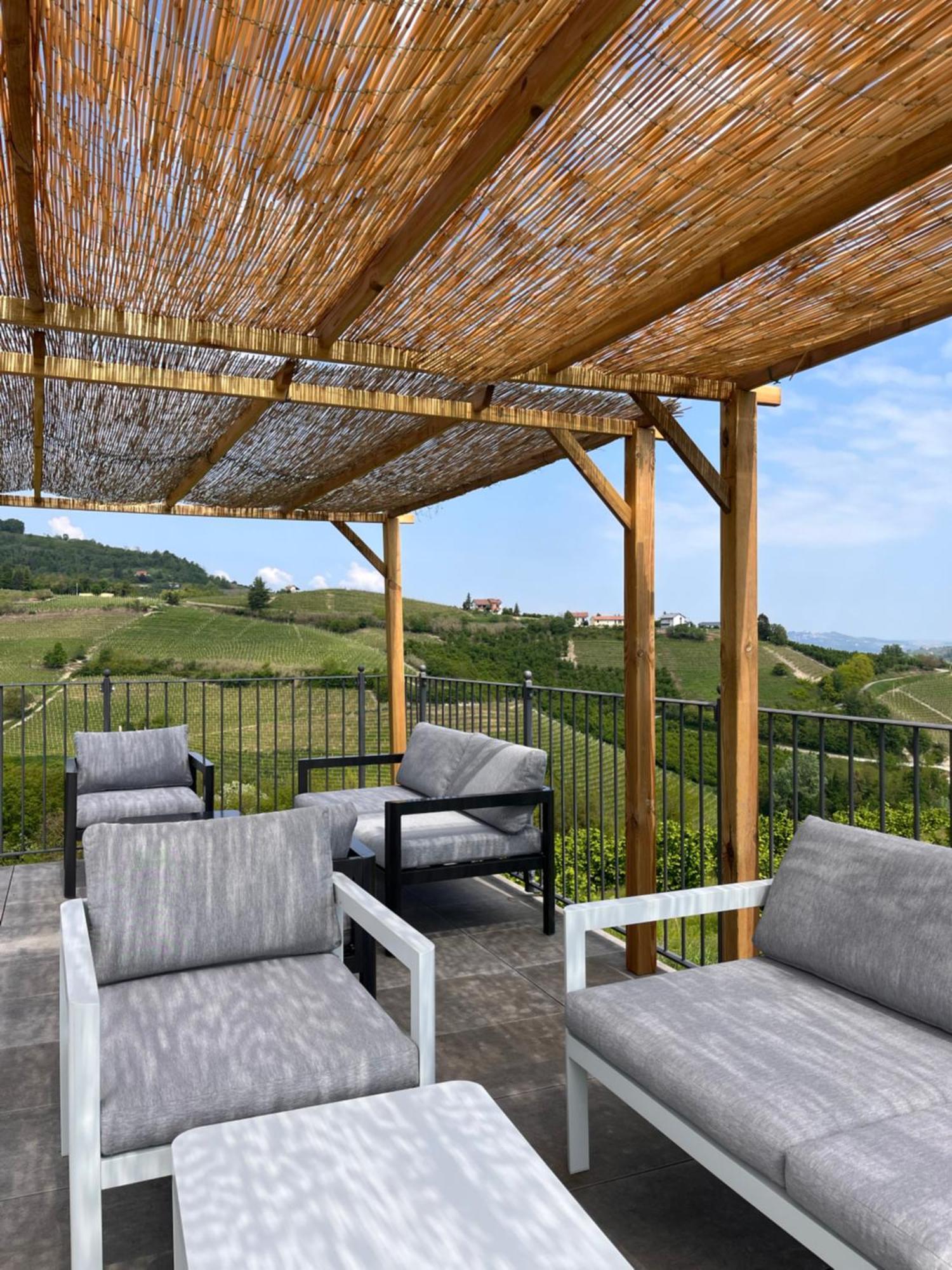 Le Cornici - Cascina Di Charme Hotel Diano dʼAlba Екстериор снимка