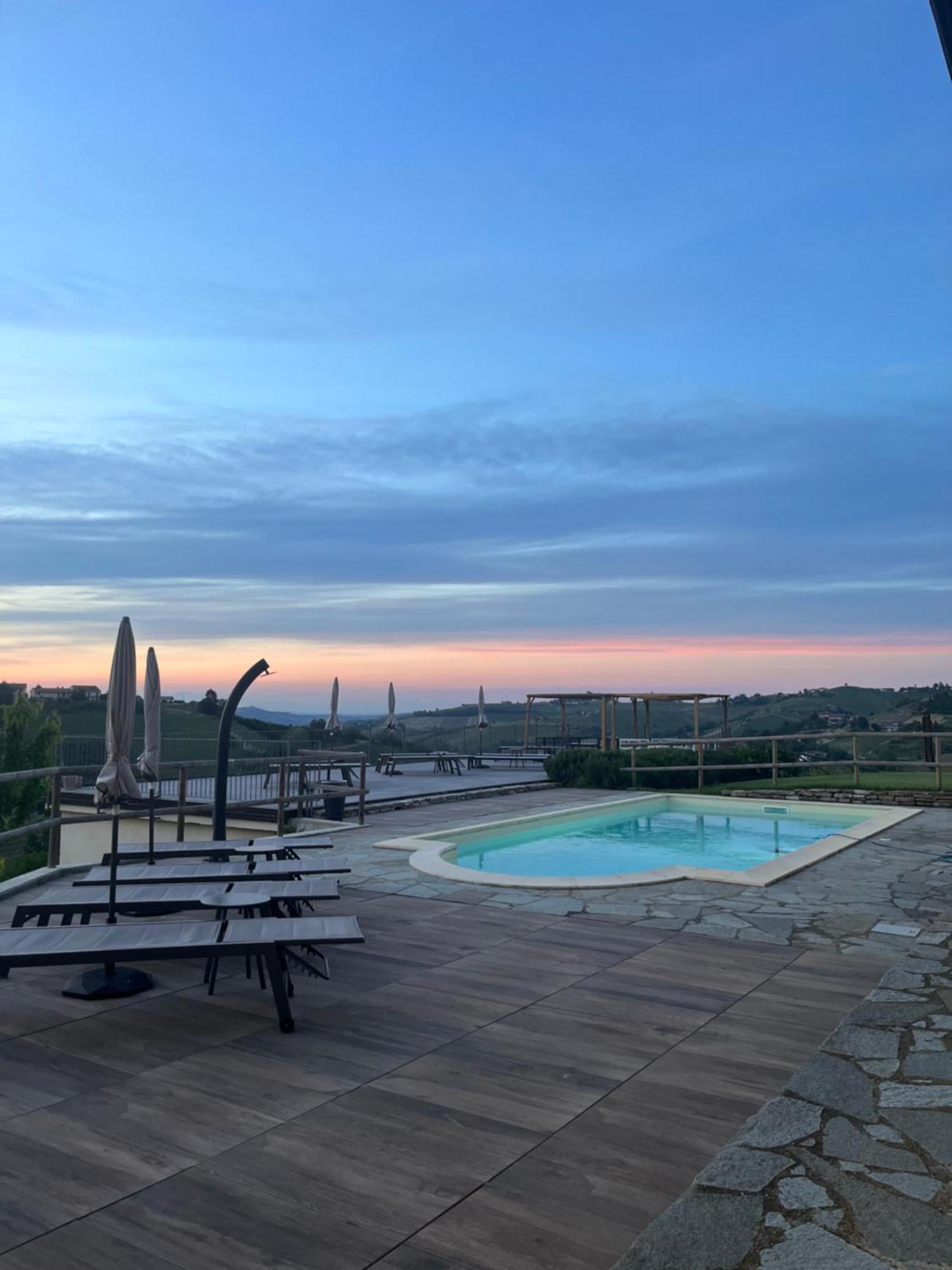 Le Cornici - Cascina Di Charme Hotel Diano dʼAlba Екстериор снимка